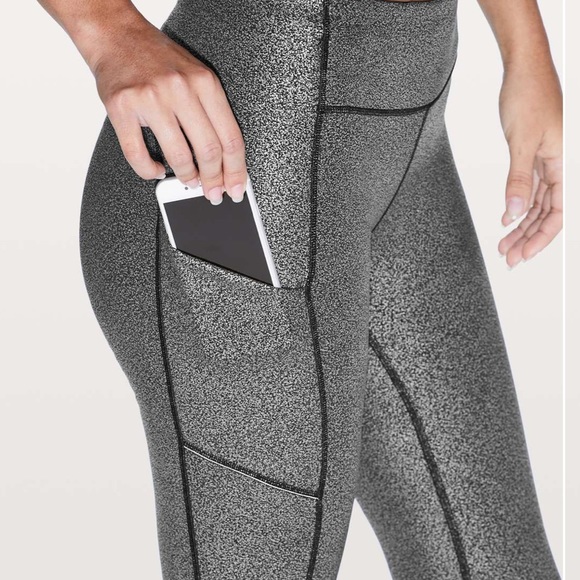 New Lululemon🍋 Speed Up Tight *Foil 28"
Luminosity Foil Silver Size 6 - Picture 4 of 5